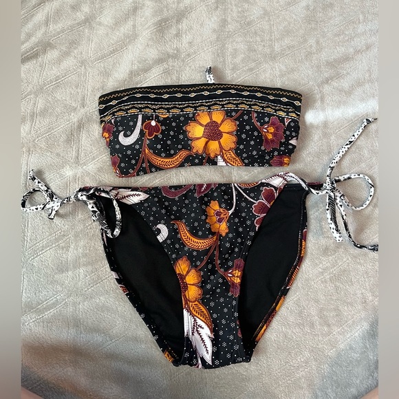 Xhilaration Other - Printed Strapless Bikini